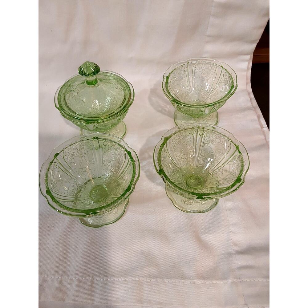 Lot of 4 Cherry Blossom Green Sherbet from Jeannette Glass 1930-1939 and one lid